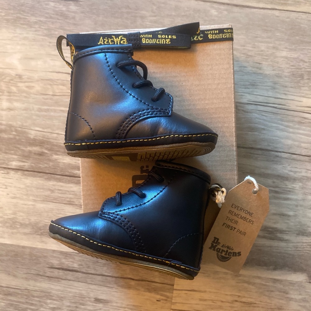 DR. MARTENS Newborn 1460 Auburn Leather Booties